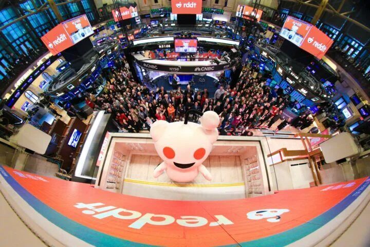 L’équipe Reddit à la Bourse de New York lors de son introduction en mars 2024 L’équipe Reddit à la Bourse de New York lors de son introduction en mars 2024